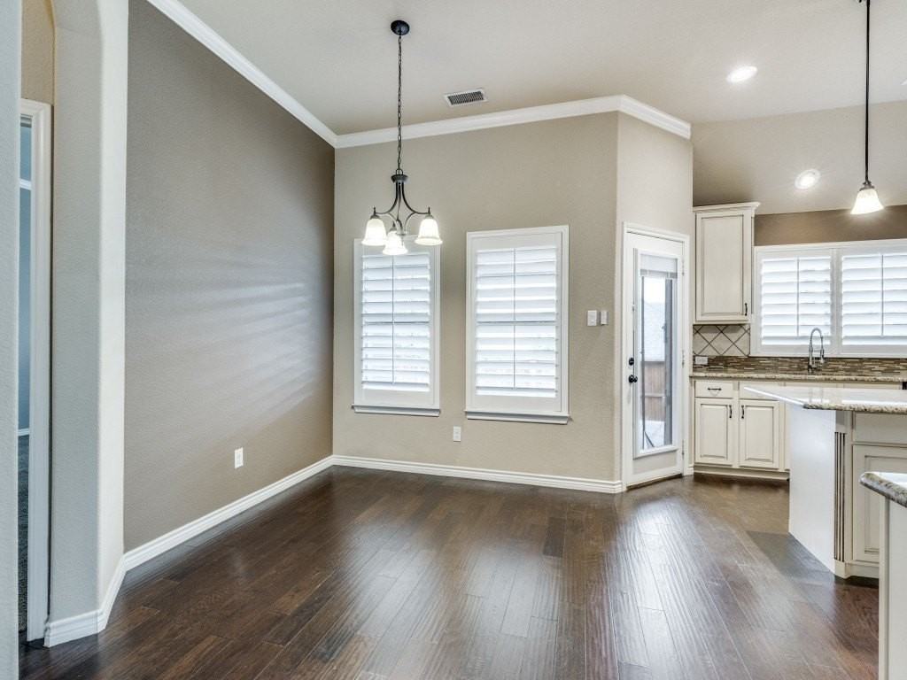 15100 Seventeen Lakes Blvd - Photo 3 of 12