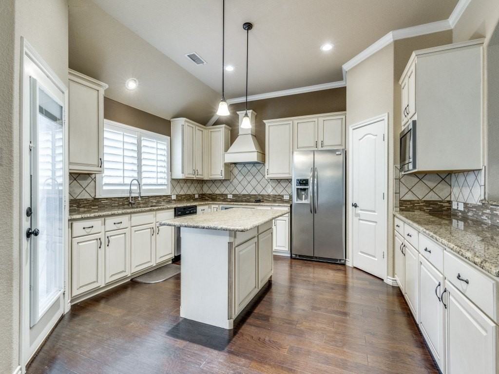 15100 Seventeen Lakes Blvd - Photo 4 of 12