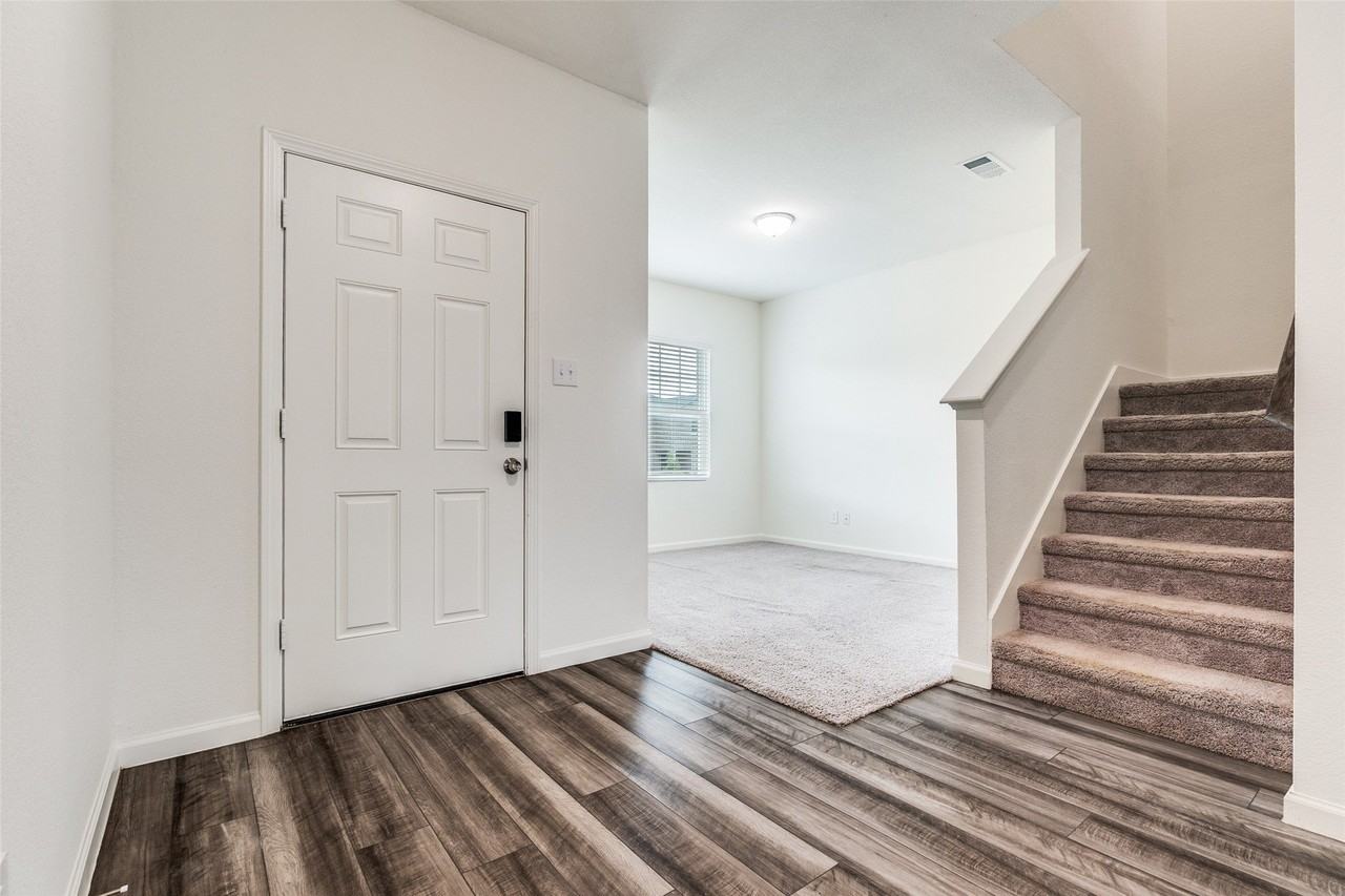 2621 Sagebrush Dr - Photo 3 of 25