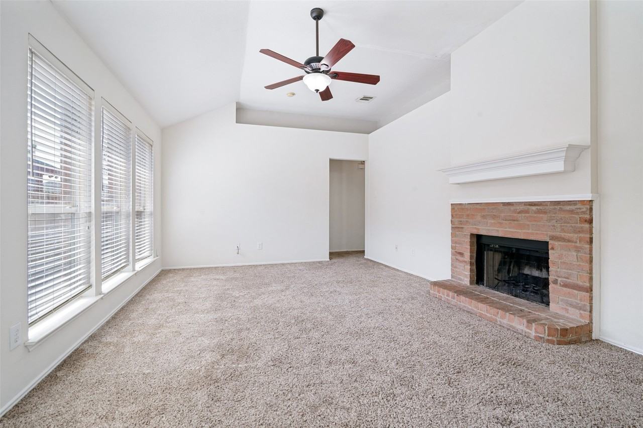 813 Cooper Ln - Photo 3 of 12