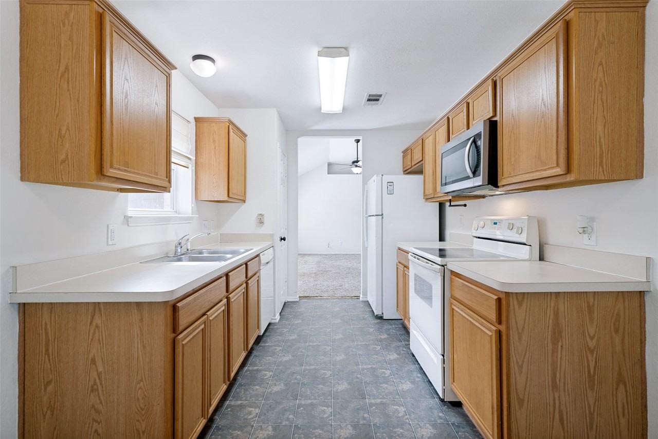 813 Cooper Ln - Photo 4 of 12