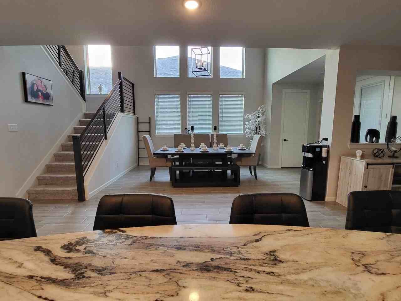 1413 Lawnview Dr - Photo 3 of 8