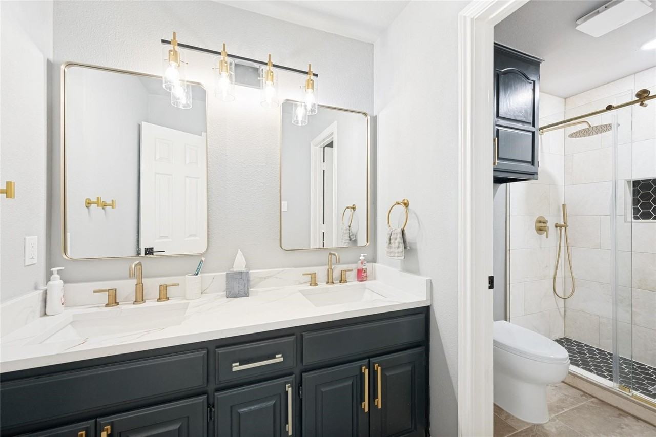 818 Riviera Dr - Photo 5 of 24