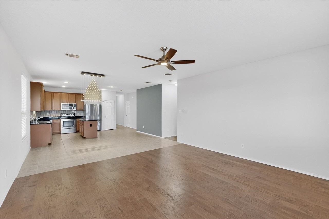 2409 Buelingo Ln - Photo 6 of 34