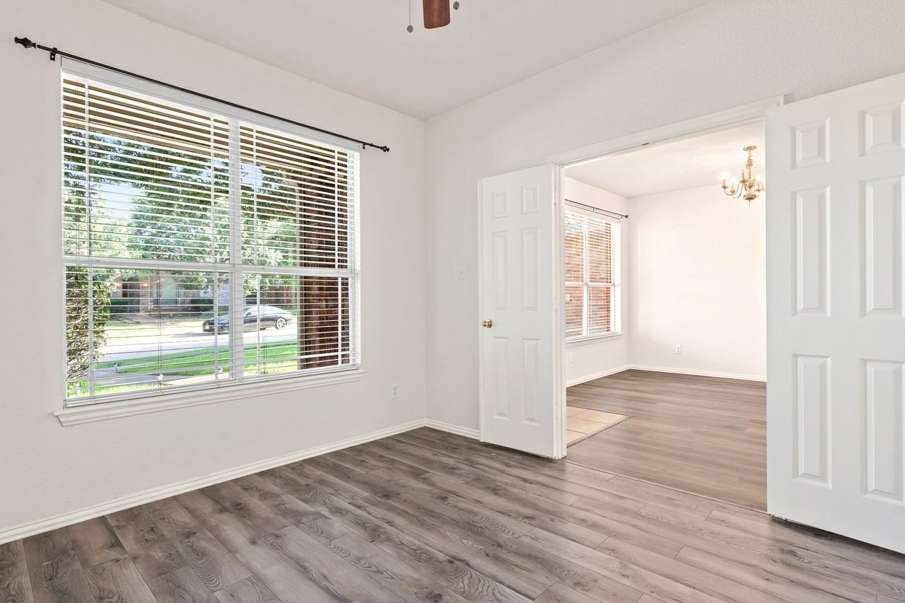 11613 Snyder Dr - Photo 2 of 20