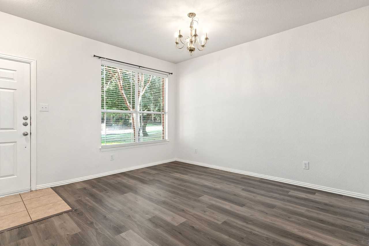 11613 Snyder Dr - Photo 3 of 20