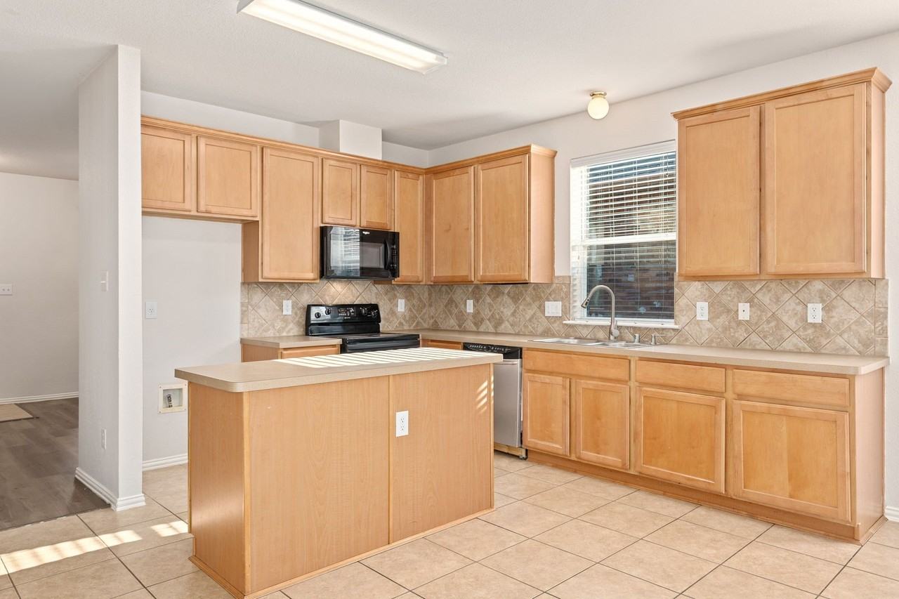 11613 Snyder Dr - Photo 4 of 20