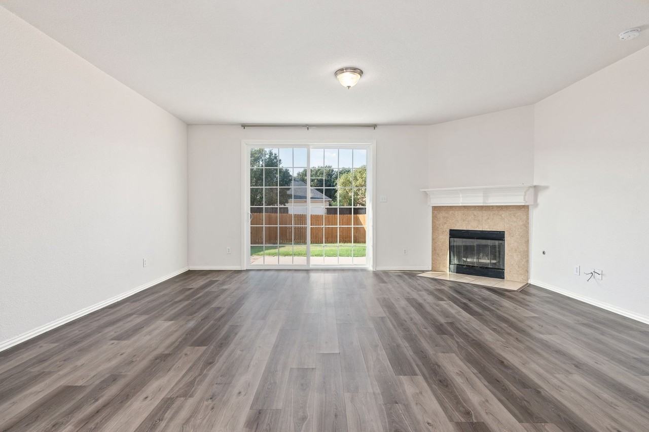 11613 Snyder Dr - Photo 5 of 20