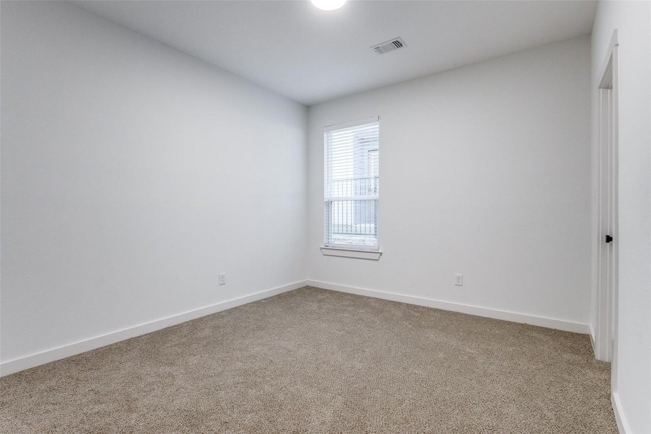 1025 Ray Dr - Photo 7 of 12