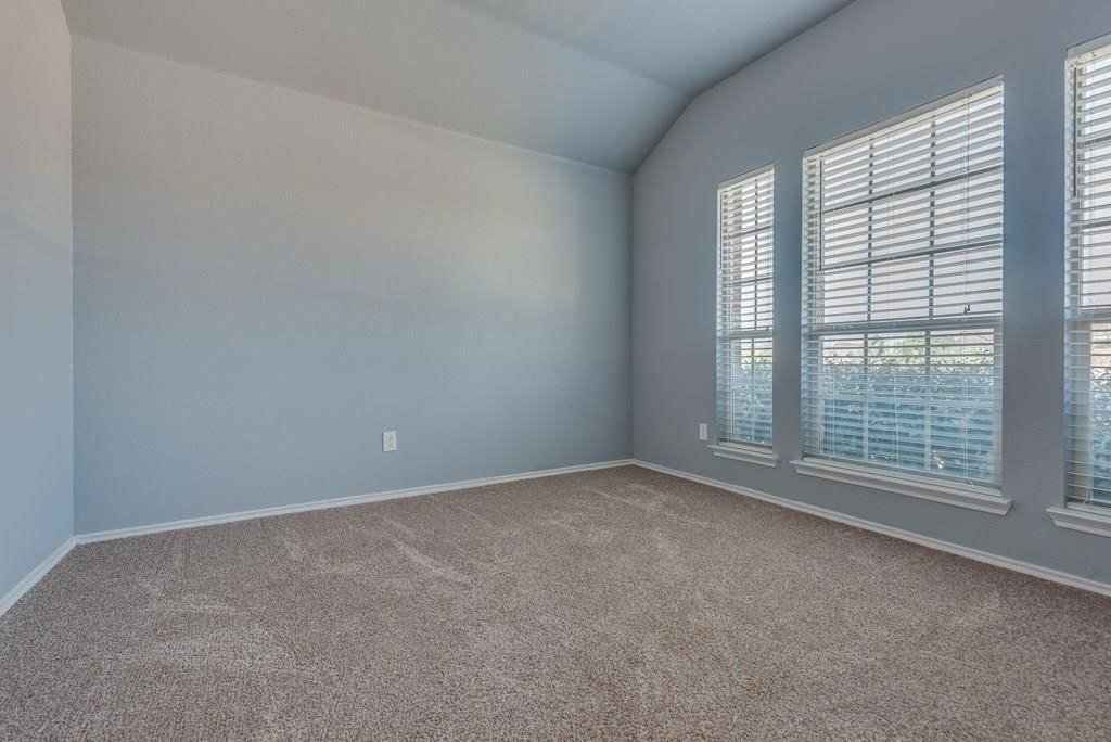 5313 Beacon Ln - Photo 3 of 19