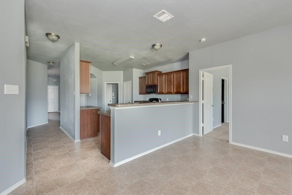5313 Beacon Ln - Photo 4 of 19