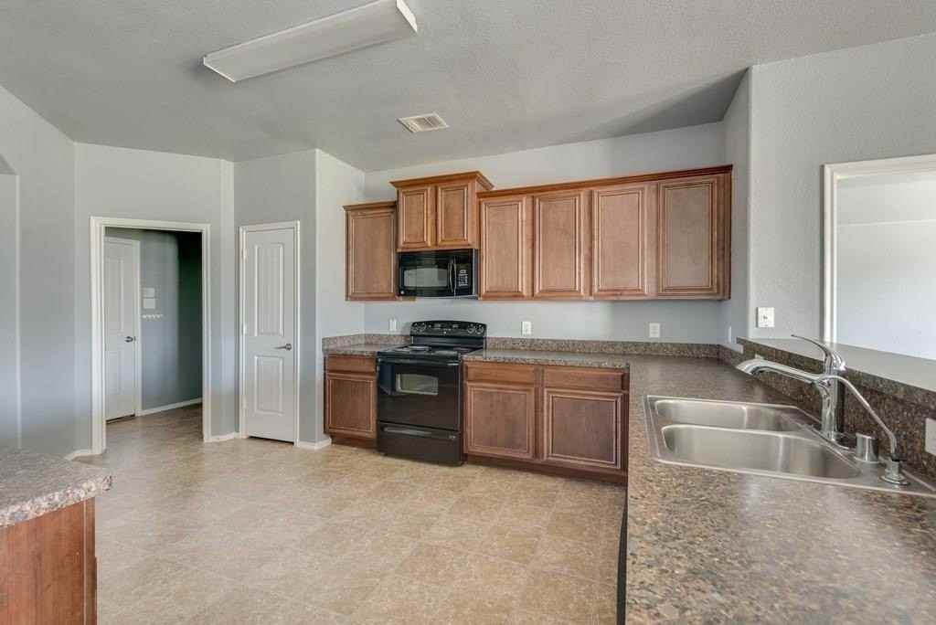 5313 Beacon Ln - Photo 5 of 19