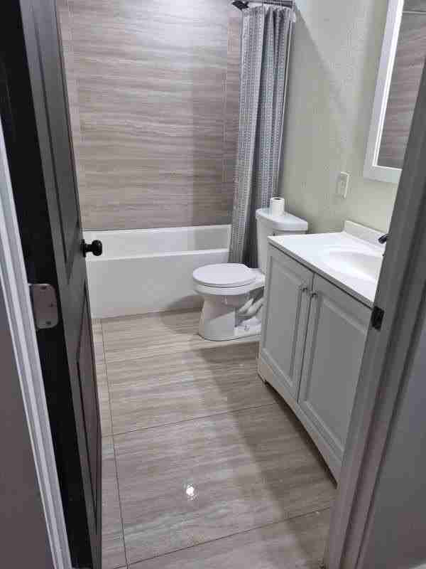 1404 N Bradley St - Photo 3 of 5