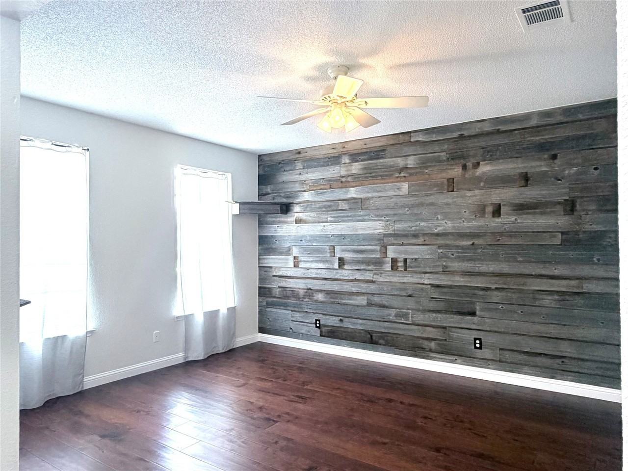 10109 Samantha Dr - Photo 2 of 30