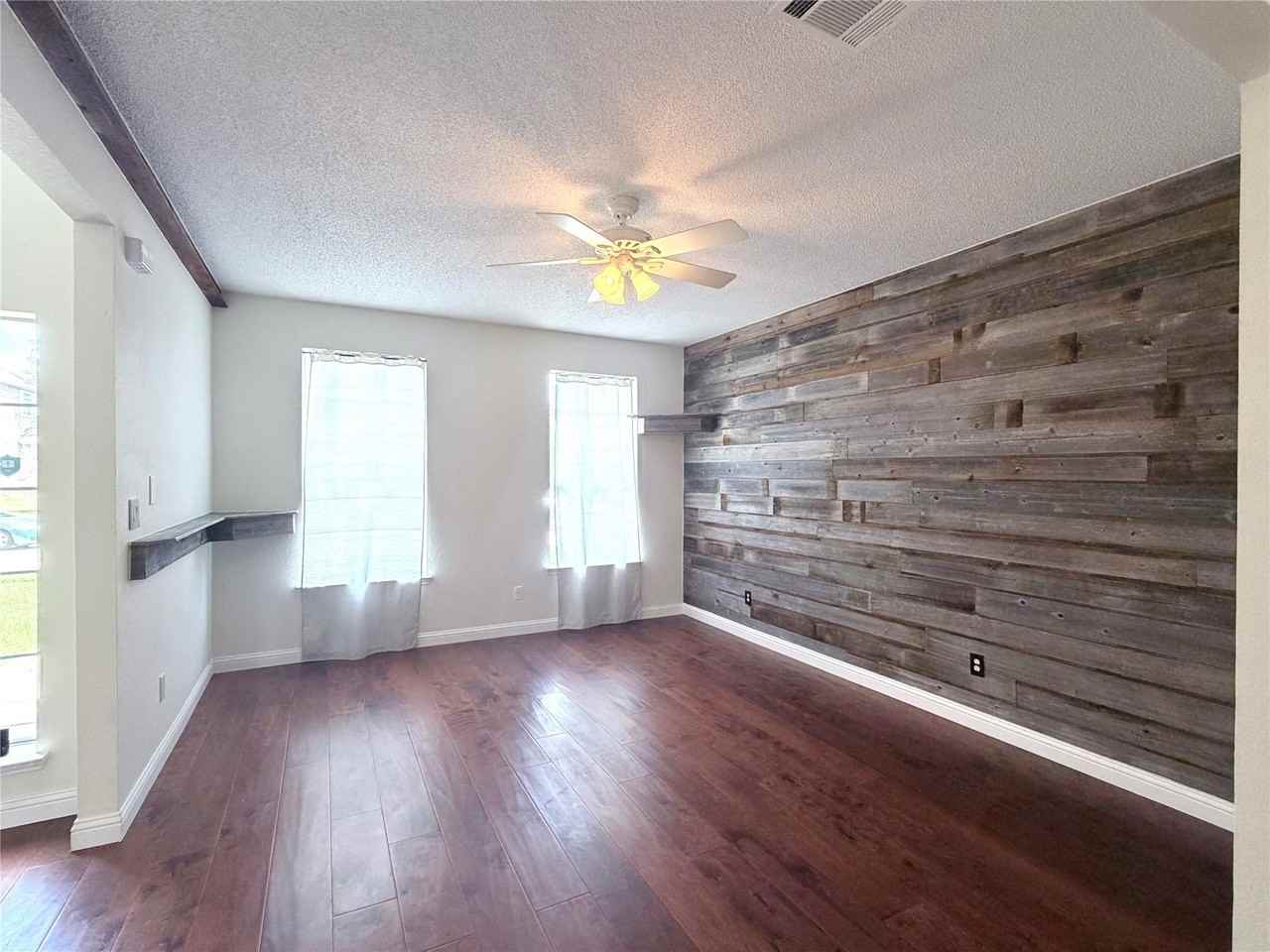 10109 Samantha Dr - Photo 3 of 30