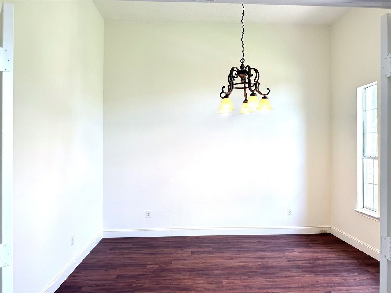 10109 Samantha Dr - Photo 4 of 30