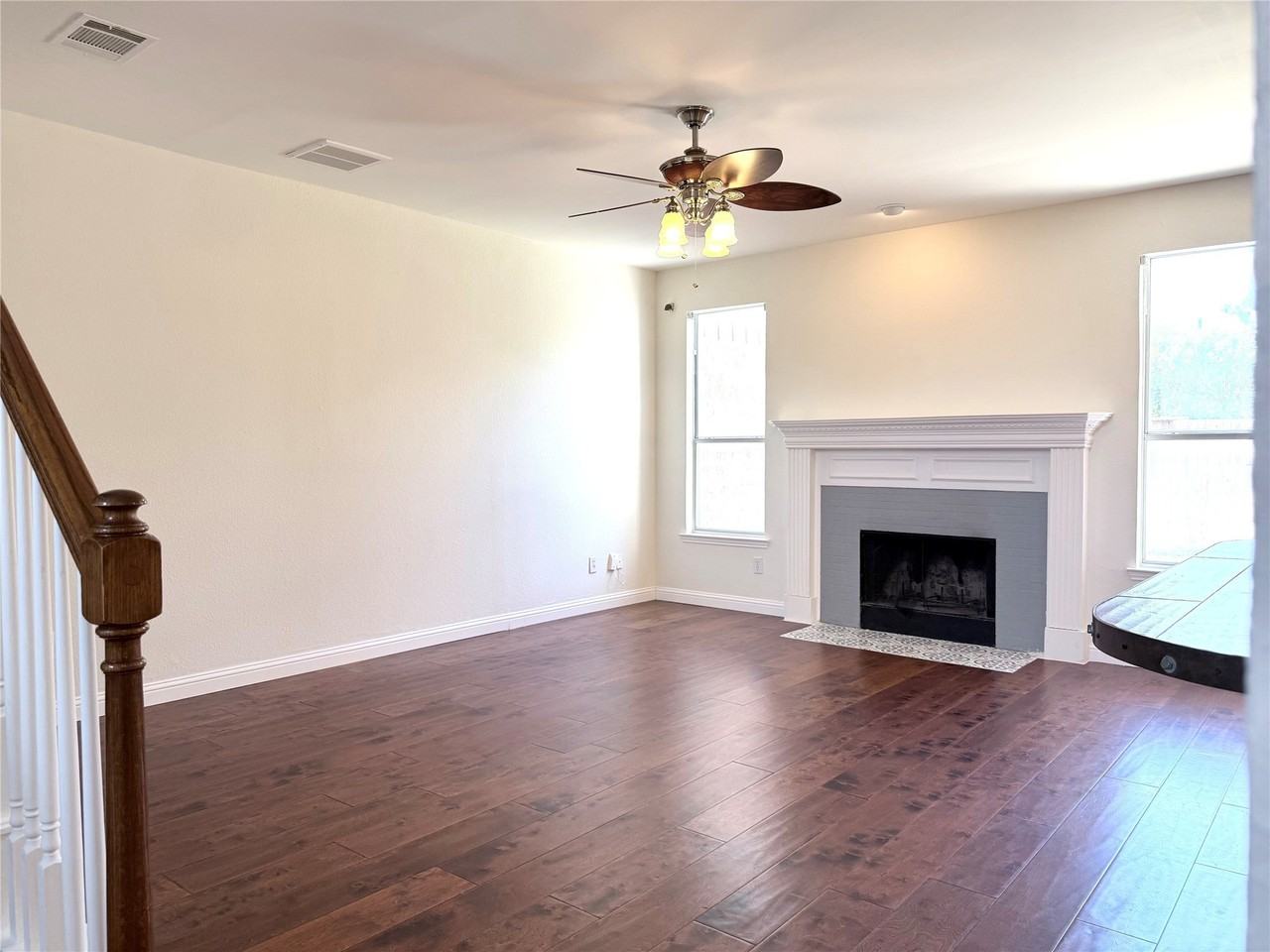 10109 Samantha Dr - Photo 5 of 30