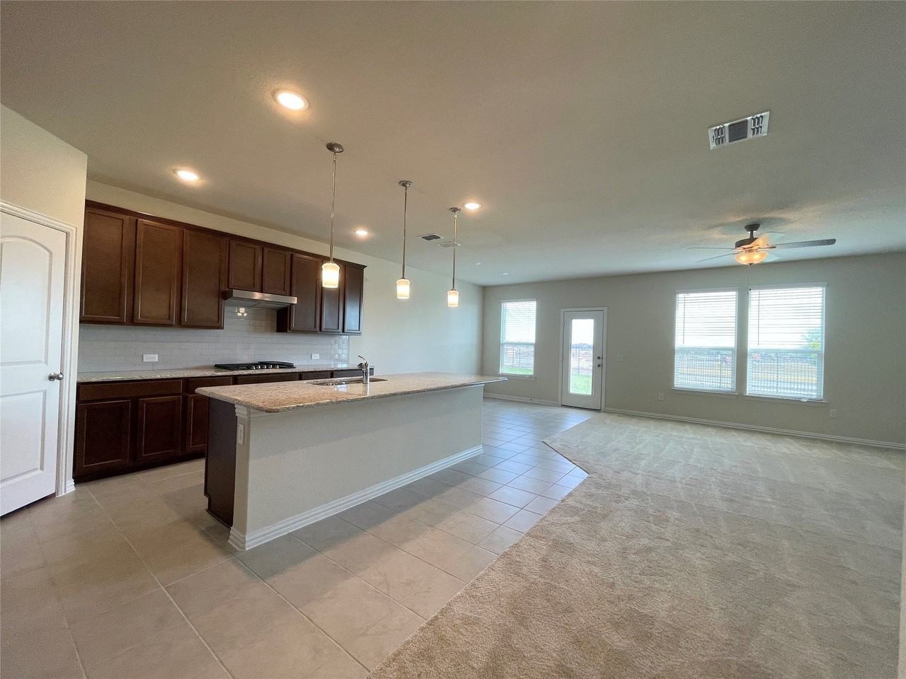 1805 Nelson St - Photo 5 of 39