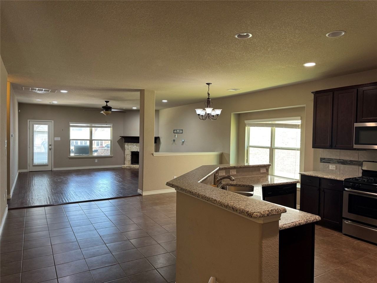 2116 Megan Creek Dr - Photo 2 of 10