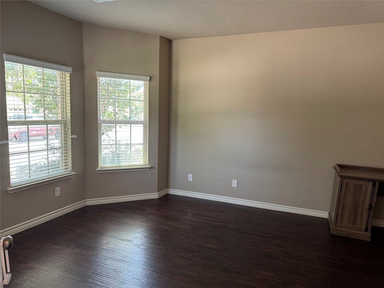 2116 Megan Creek Dr - Photo 4 of 10