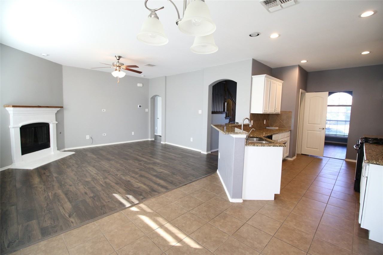 1113 Bexar Ave - Photo 4 of 21