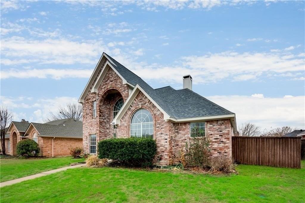 1504 Country Ln - Photo 2 of 28