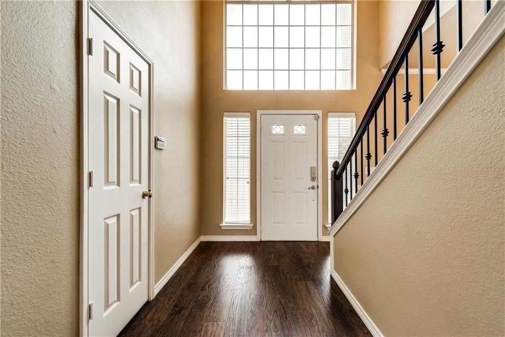 1504 Country Ln - Photo 4 of 28