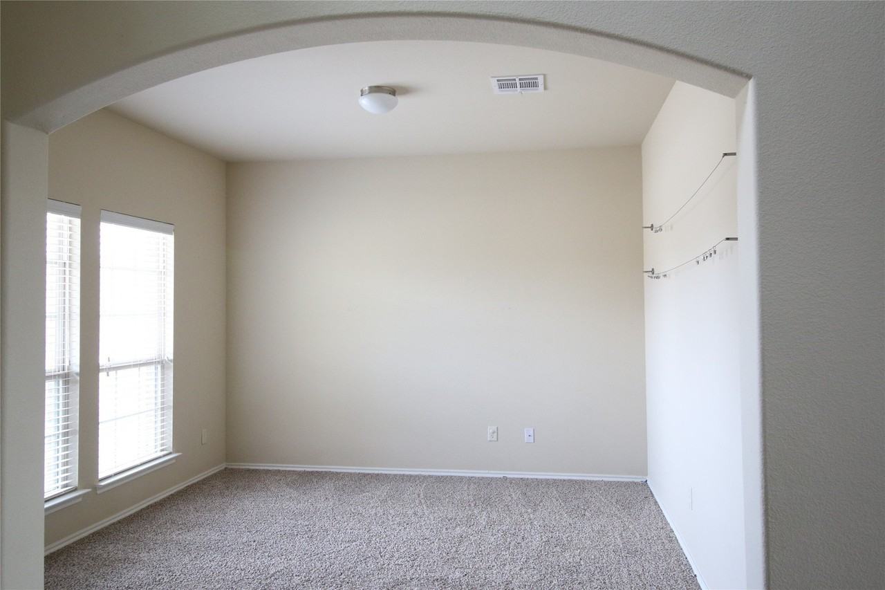 2101 Hickory Trl - Photo 3 of 26