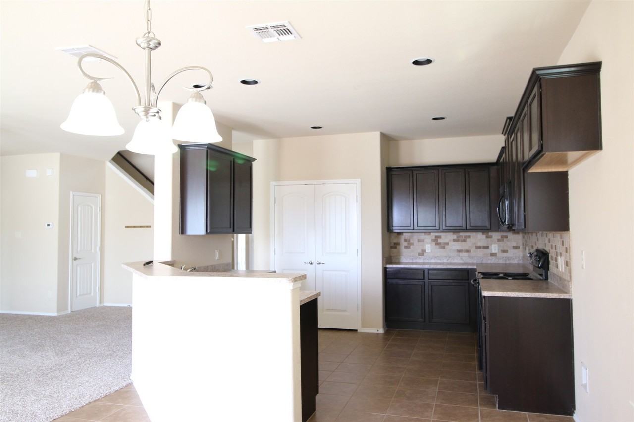 2101 Hickory Trl - Photo 4 of 26