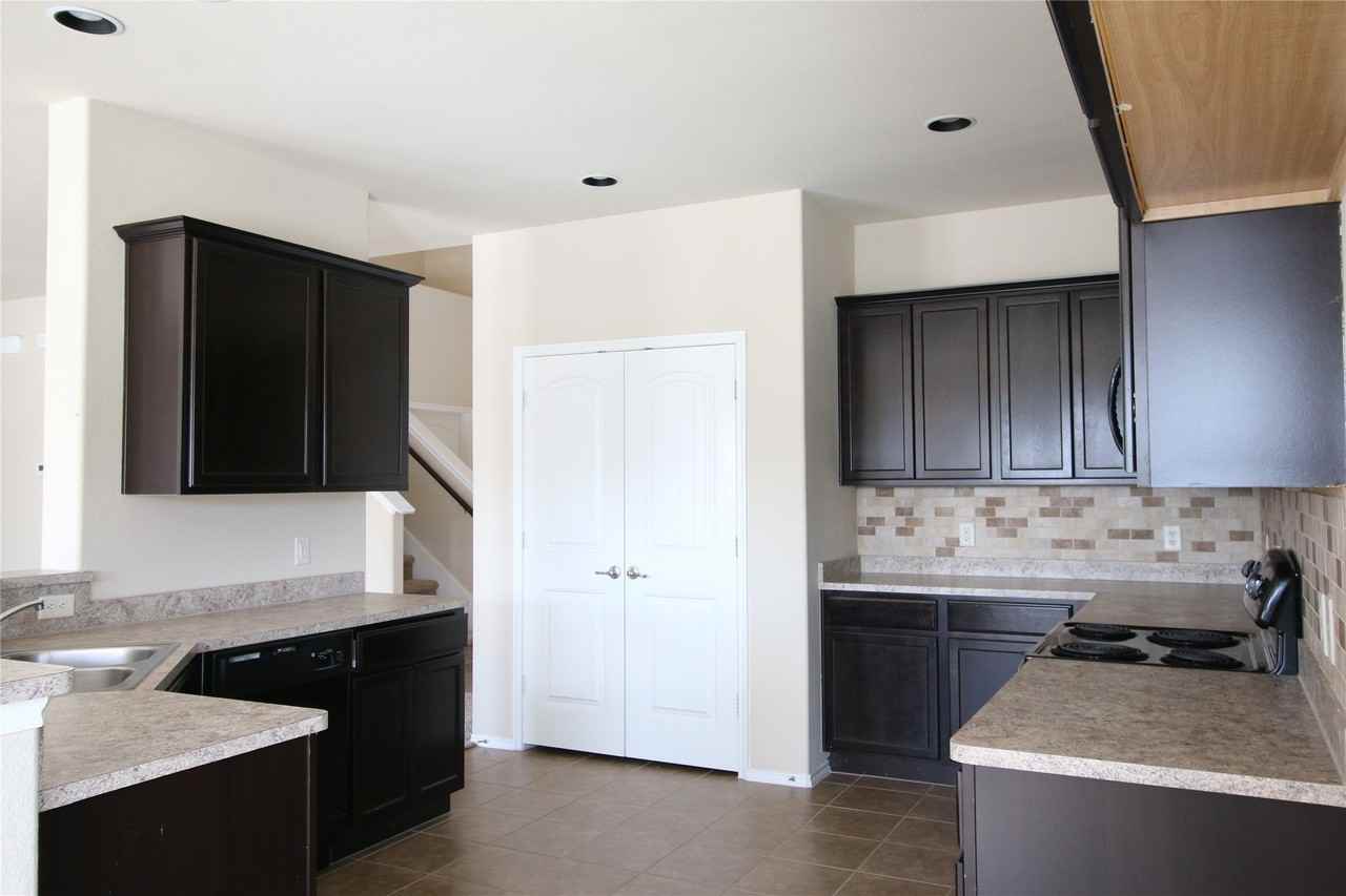 2101 Hickory Trl - Photo 7 of 26