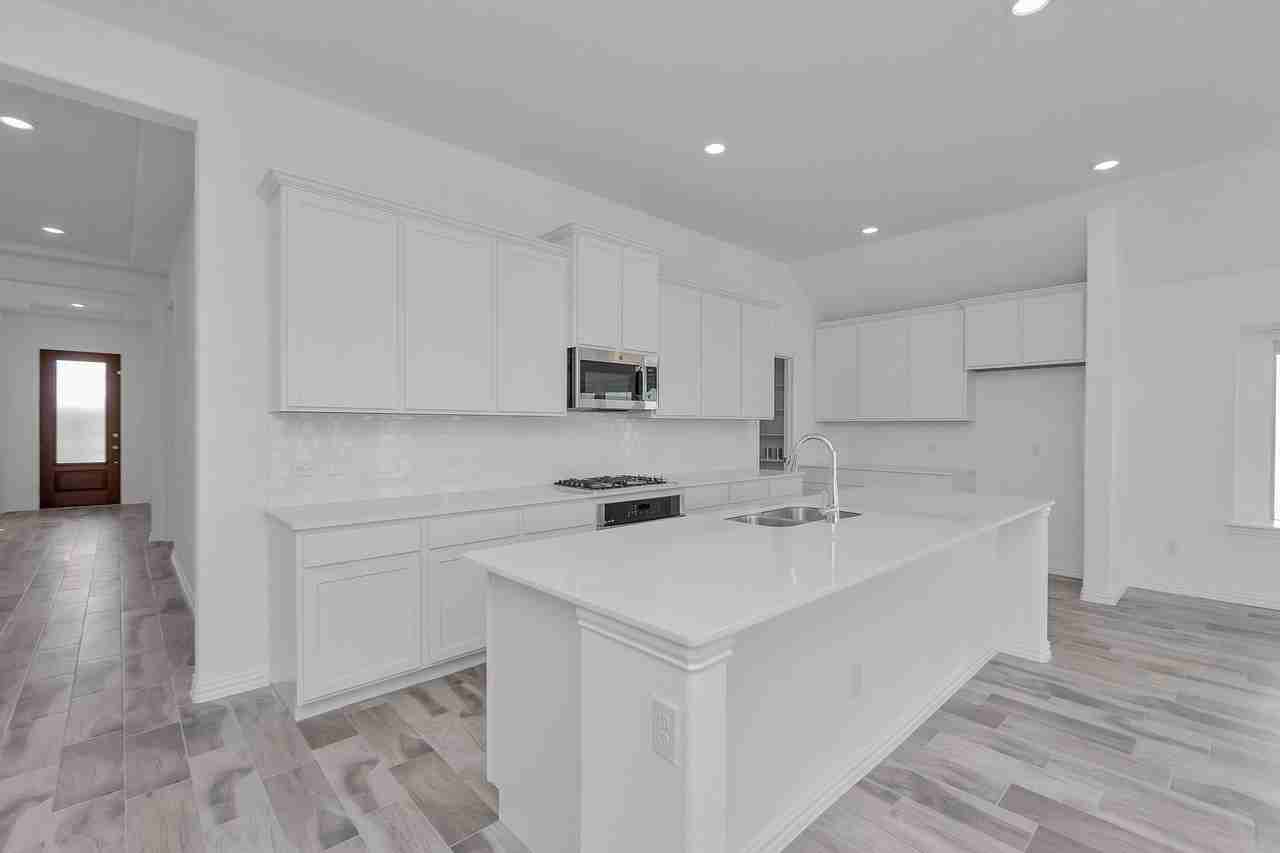 7204 Black Cherry Ln - Photo 3 of 20