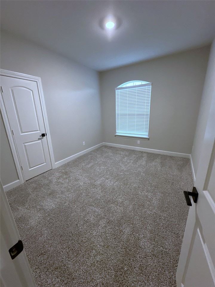 2024 Brentwood Dr - Photo 5 of 40
