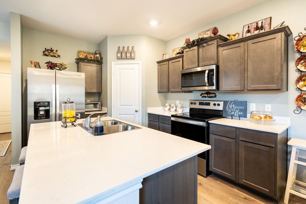 808 Hay Loft Ln - Photo 6 of 17