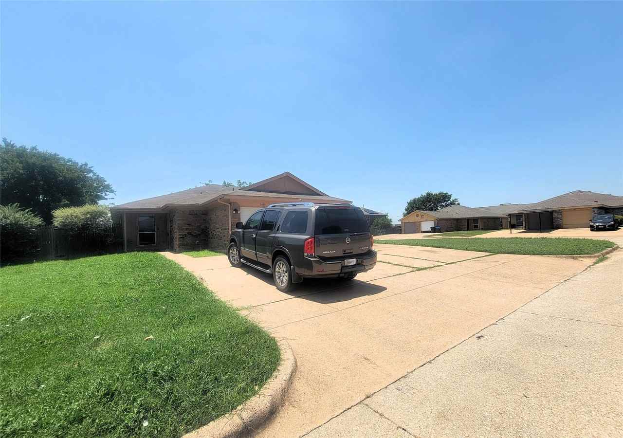 3411 Stonewall Ln - Photo 2 of 16