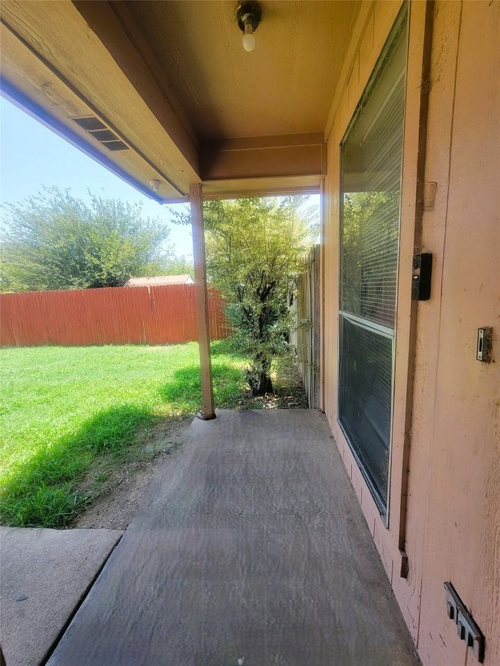 3411 Stonewall Ln - Photo 3 of 16