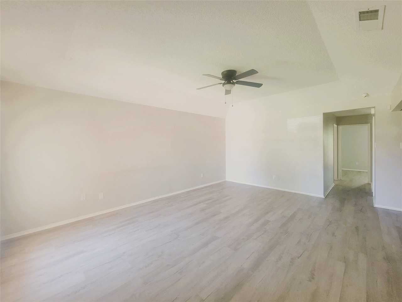 3411 Stonewall Ln - Photo 4 of 16