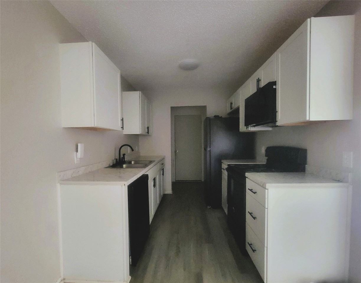 3411 Stonewall Ln - Photo 6 of 16