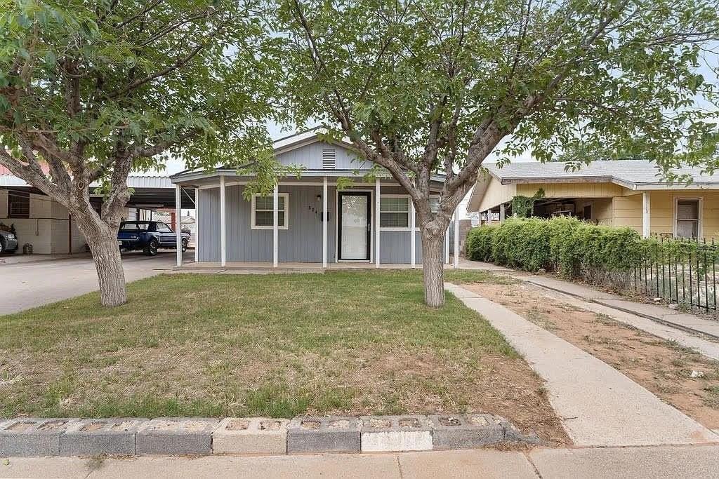 824 Del Rio Dr