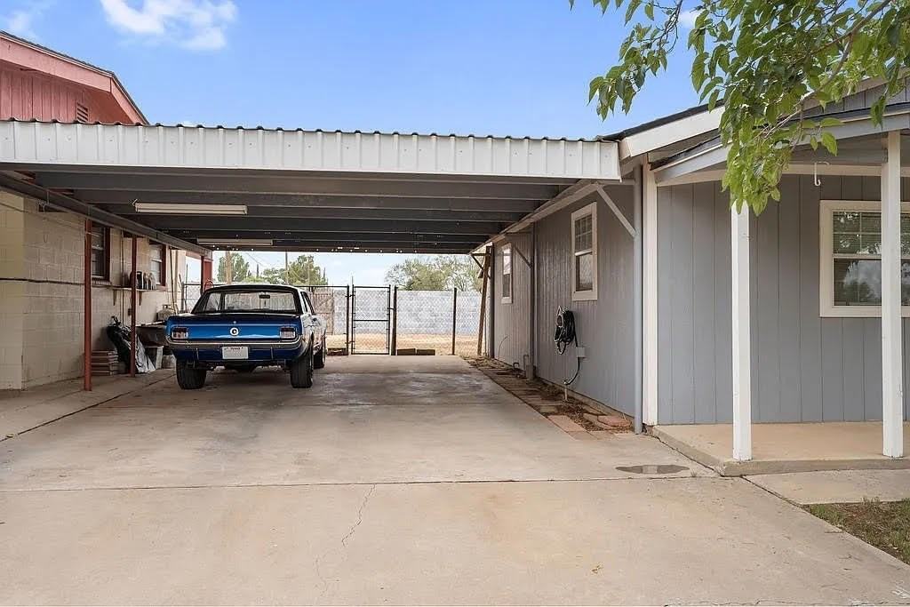 824 Del Rio Dr - Photo 3 of 10
