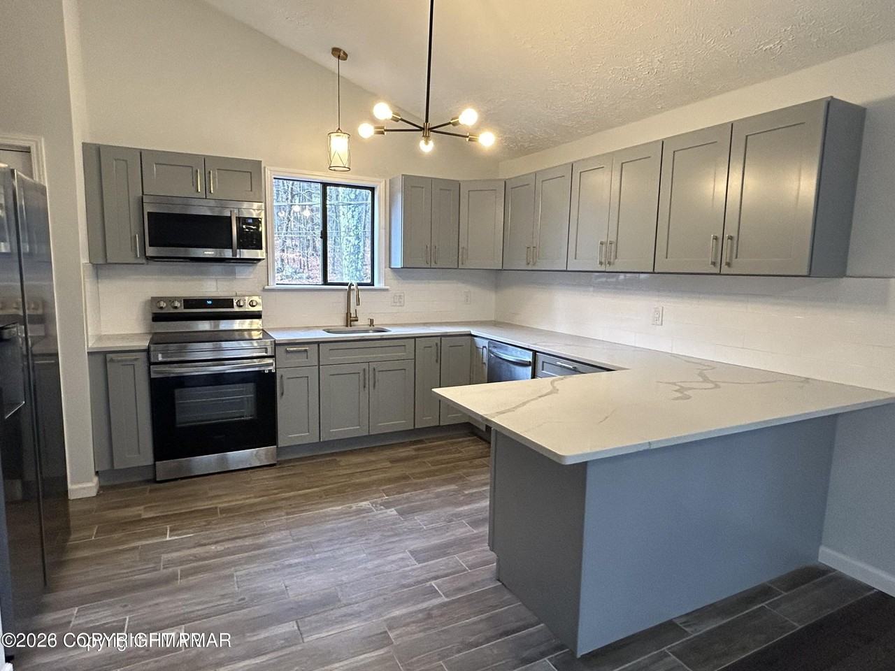 2439 Winding Way - Photo 4 of 19