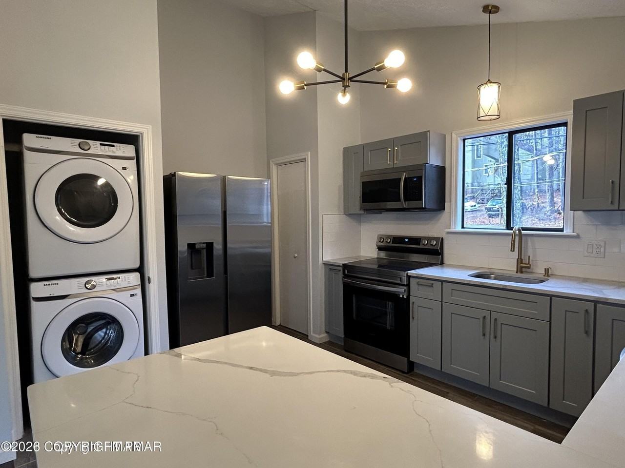 2439 Winding Way - Photo 6 of 19