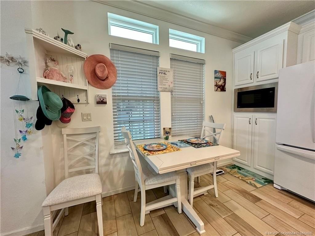 174 Ne Portside Dr - Photo 4 of 40