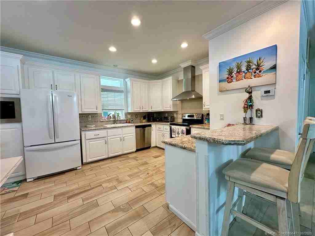 174 Ne Portside Dr - Photo 5 of 40