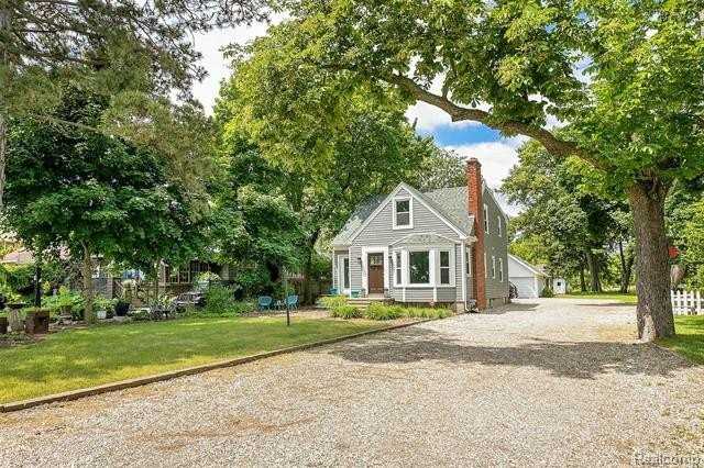 3630 Orchard Lake Rd - Photo 3 of 34