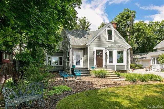 3630 Orchard Lake Rd - Photo 4 of 34