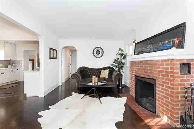 3630 Orchard Lake Rd - Photo 7 of 34