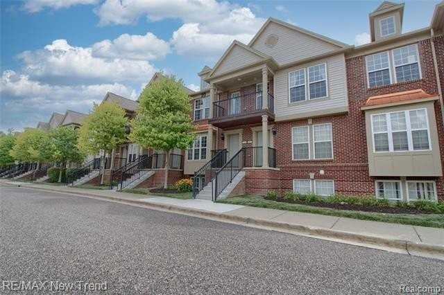 28021 Hopkins Dr - Photo 3 of 25