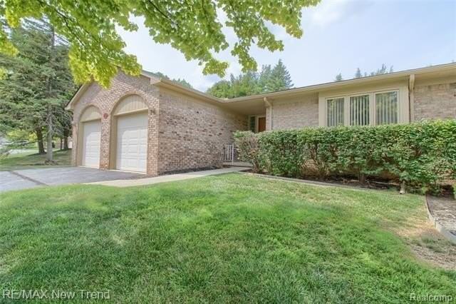 29504 Sylvan Ln - Photo 2 of 38