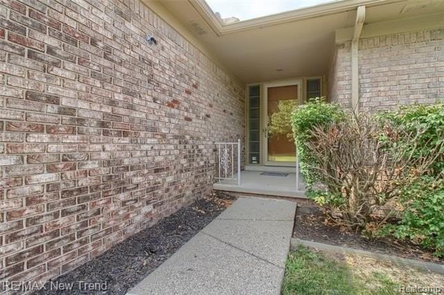 29504 Sylvan Ln - Photo 4 of 38