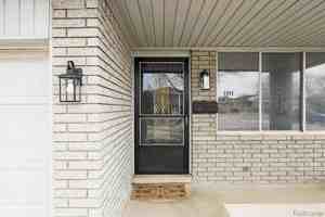 featured image of 2995 Groves Dr